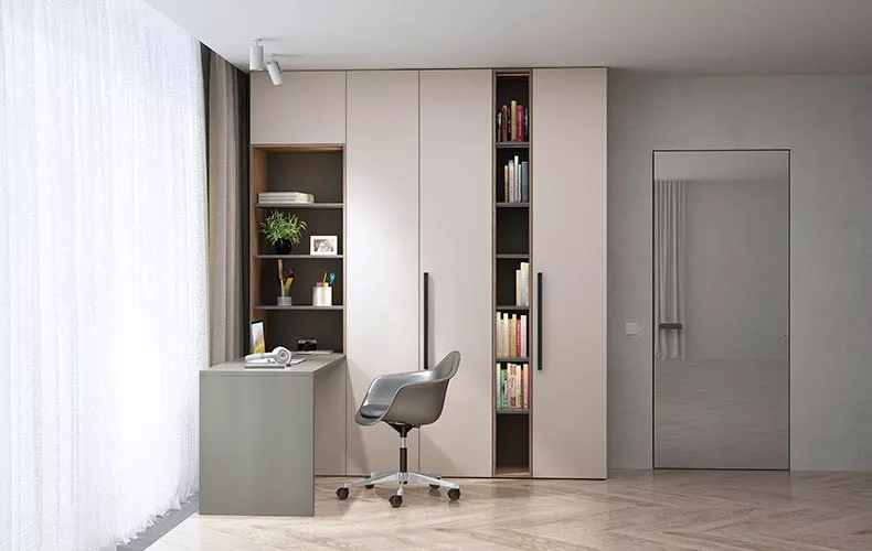 Шкаф на балкон с полками и витриной