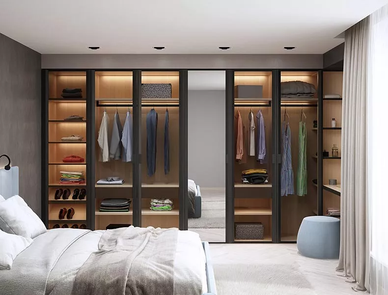 Гардероб с распашными дверями