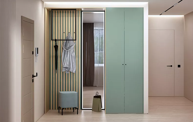 Узкий распашной шкаф с зеркалом в прихожую