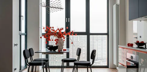 Кандинский, осенний лес и снесенная перегородка: современная квартира для взрослых детей