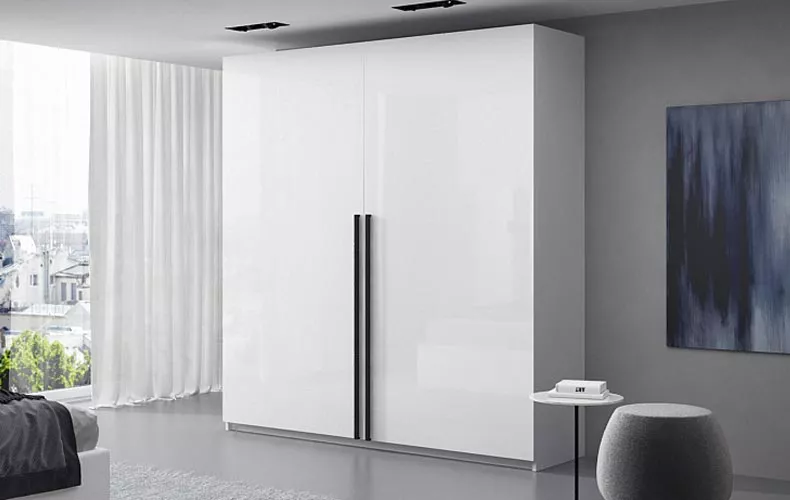 Белый шкаф-купе в спальню