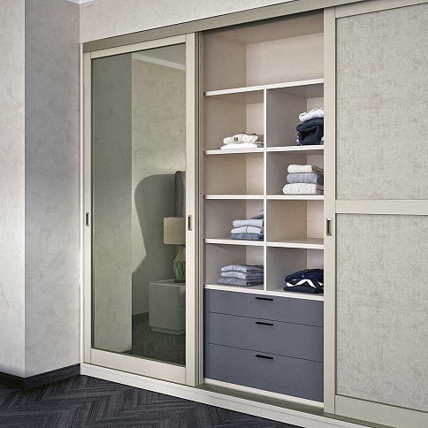 Трехдверный шкаф-купе в спальню - детальное фото № 3