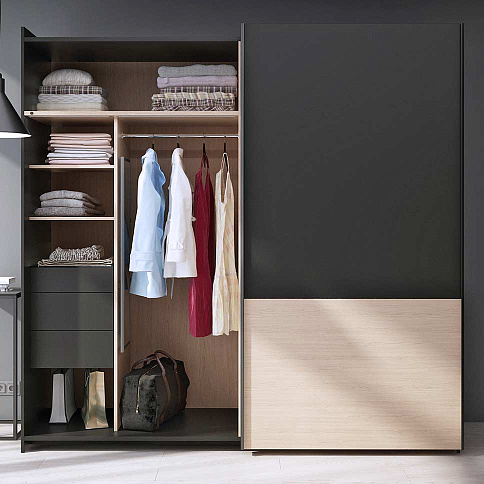 Шкаф-купе с двумя створками на балкон - детальное фото № 1